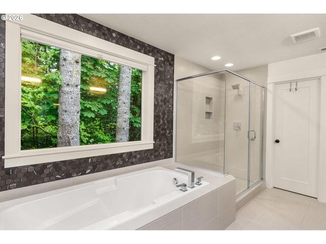 19232 PILKINGTON Rd, Lake Oswego, OR 97035