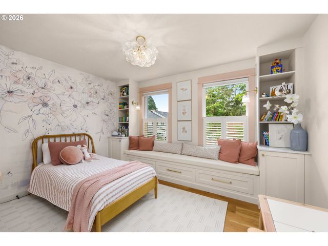 19232 PILKINGTON Rd, Lake Oswego, OR 97035