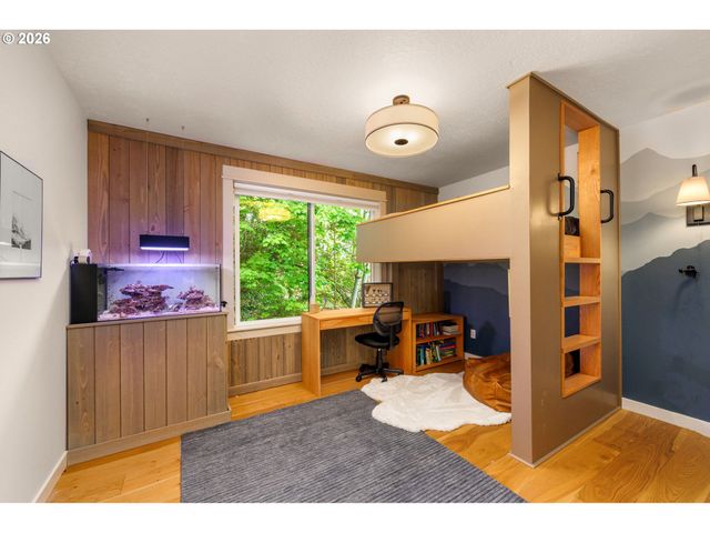 19232 PILKINGTON Rd, Lake Oswego, OR 97035