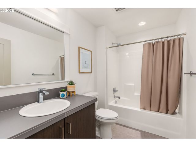 19232 PILKINGTON Rd, Lake Oswego, OR 97035