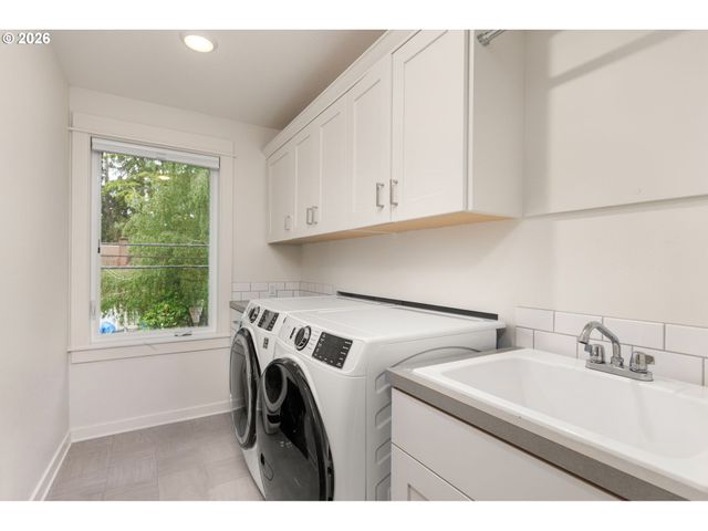 19232 PILKINGTON Rd, Lake Oswego, OR 97035