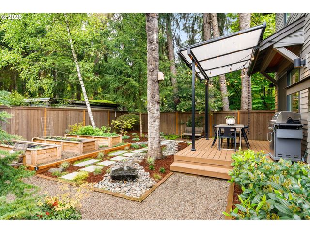 19232 PILKINGTON Rd, Lake Oswego, OR 97035