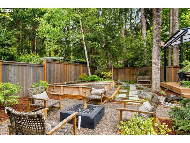 19232 PILKINGTON Rd, Lake Oswego, OR 97035