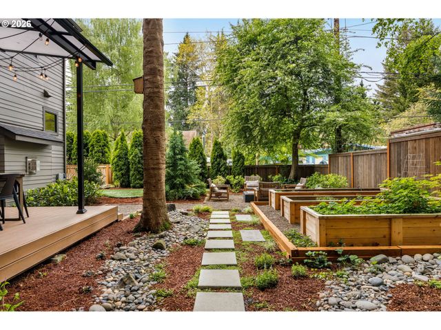 19232 PILKINGTON Rd, Lake Oswego, OR 97035