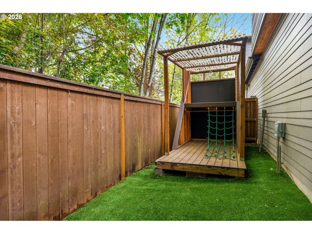 19232 PILKINGTON Rd, Lake Oswego, OR 97035