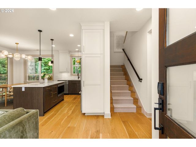 19232 PILKINGTON Rd, Lake Oswego, OR 97035