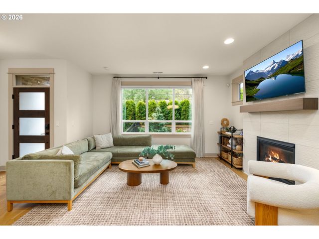 19232 PILKINGTON Rd, Lake Oswego, OR 97035