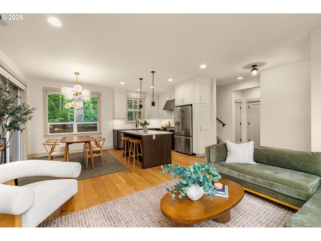 19232 PILKINGTON Rd, Lake Oswego, OR 97035