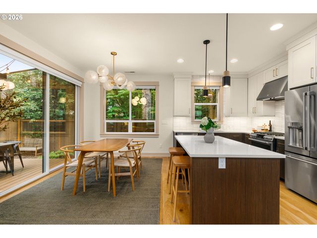 19232 PILKINGTON Rd, Lake Oswego, OR 97035