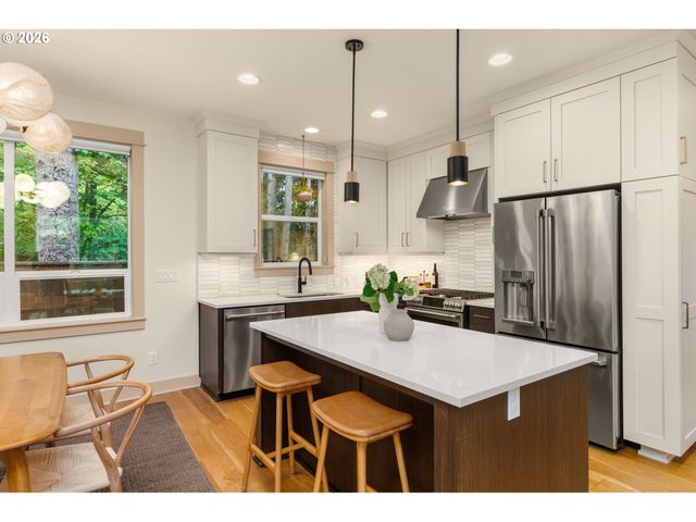 19232 PILKINGTON Rd, Lake Oswego, OR 97035