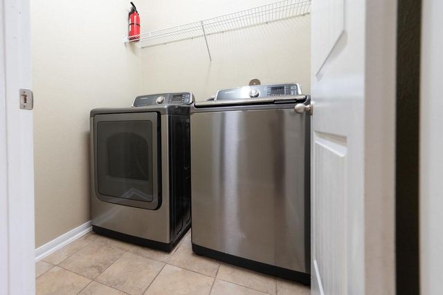 9408 Savannah Holly Drive, Houston, TX 77075