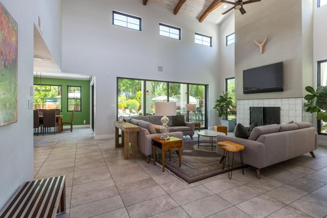 101 Rail Car Road, Corrales, NM 87048