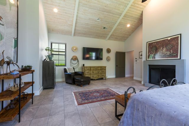 101 Rail Car Road, Corrales, NM 87048