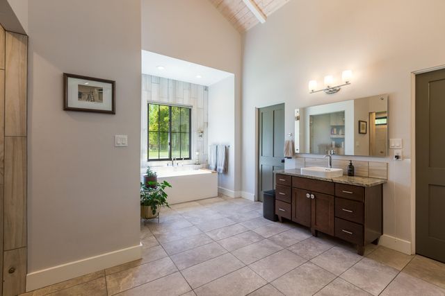 101 Rail Car Road, Corrales, NM 87048