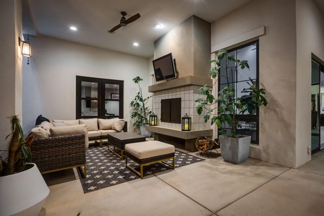 101 Rail Car Road, Corrales, NM 87048