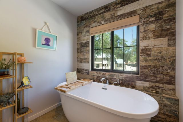 101 Rail Car Road, Corrales, NM 87048