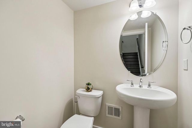 3961 NORTON PL, Fairfax, VA 22030
