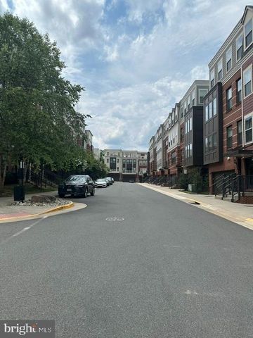 3961 NORTON PL, Fairfax, VA 22030