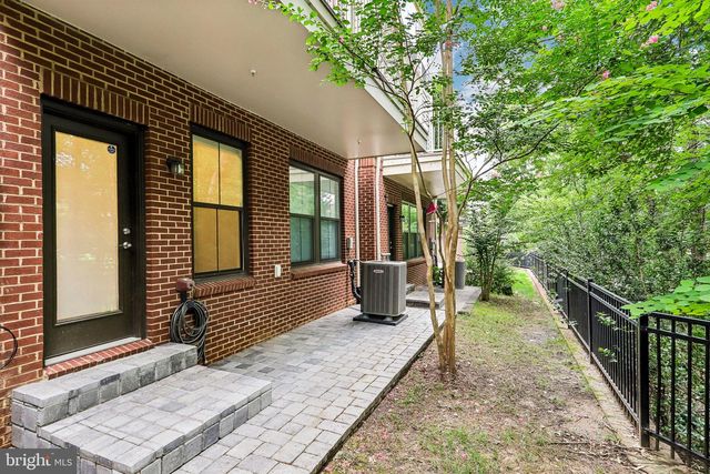 3961 NORTON PL, Fairfax, VA 22030
