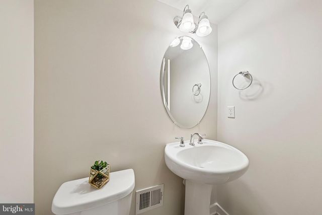 3961 NORTON PL, Fairfax, VA 22030