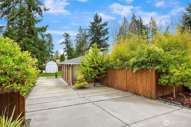 1090 Grow Avenue NW, Bainbridge Island, WA 98110