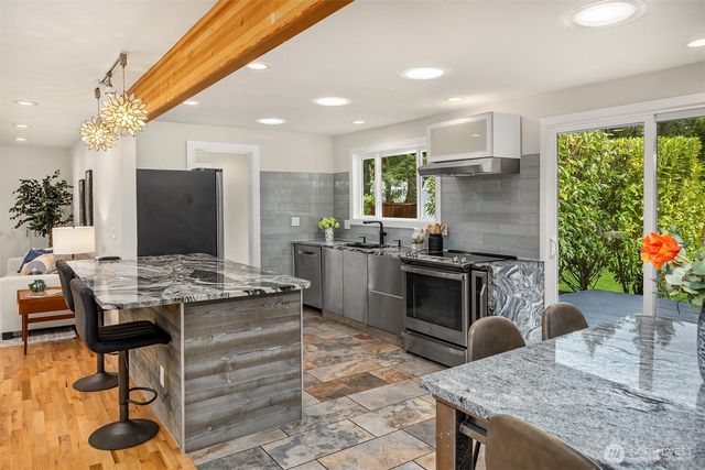 1090 Grow Avenue NW, Bainbridge Island, WA 98110