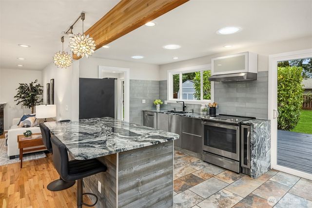 1090 Grow Avenue NW, Bainbridge Island, WA 98110