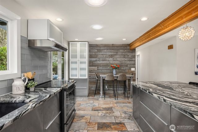 1090 Grow Avenue NW, Bainbridge Island, WA 98110