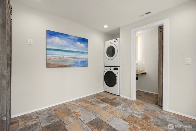 1090 Grow Avenue NW, Bainbridge Island, WA 98110