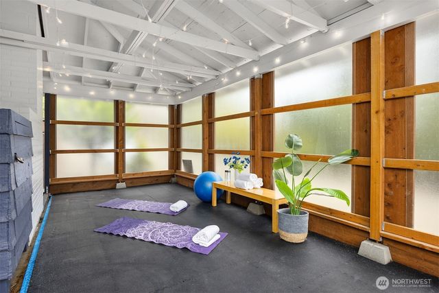 1090 Grow Avenue NW, Bainbridge Island, WA 98110