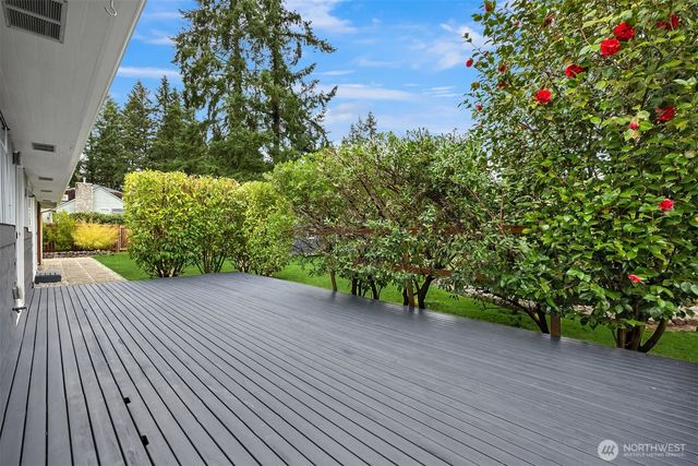1090 Grow Avenue NW, Bainbridge Island, WA 98110