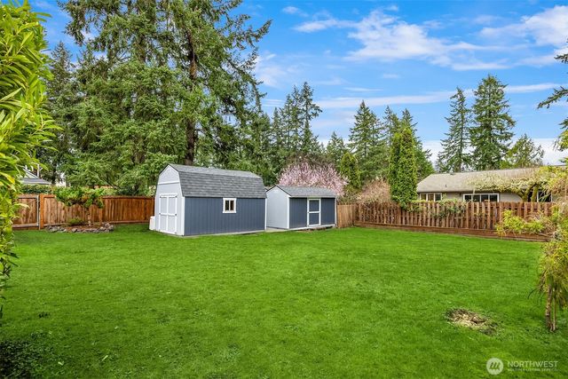1090 Grow Avenue NW, Bainbridge Island, WA 98110