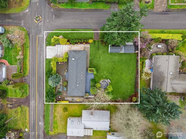 1090 Grow Avenue NW, Bainbridge Island, WA 98110