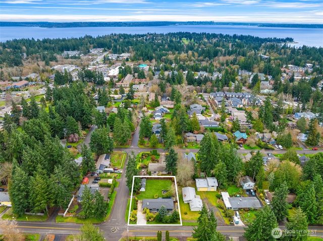 1090 Grow Avenue NW, Bainbridge Island, WA 98110