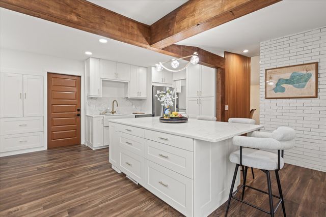 2330 N Pine Center Drive, West Bloomfield, MI 48323