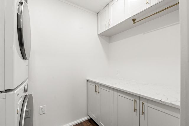 2330 N Pine Center Drive, West Bloomfield, MI 48323