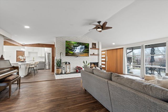 2330 N Pine Center Drive, West Bloomfield, MI 48323