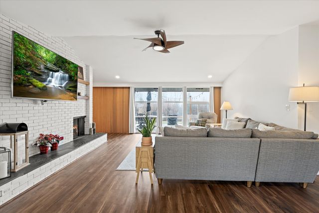 2330 N Pine Center Drive, West Bloomfield, MI 48323