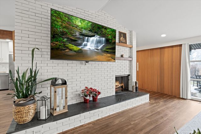 2330 N Pine Center Drive, West Bloomfield, MI 48323