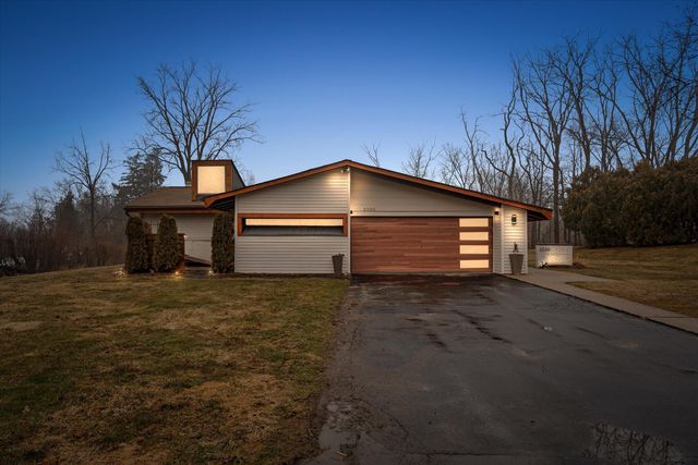 2330 N Pine Center Drive, West Bloomfield, MI 48323