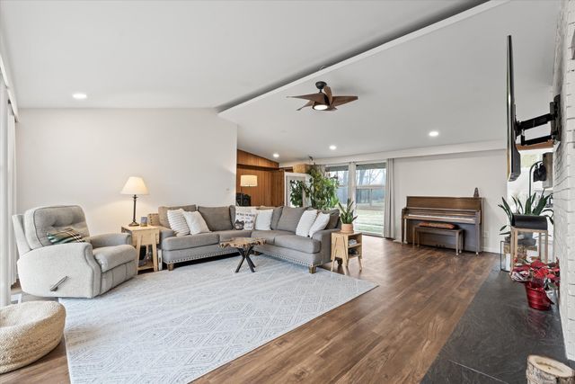 2330 N Pine Center Drive, West Bloomfield, MI 48323