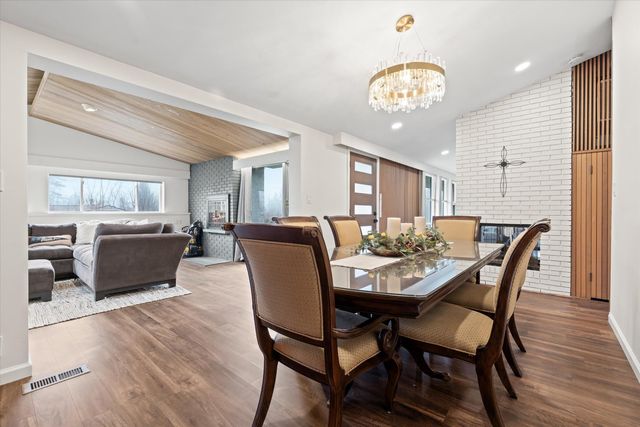 2330 N Pine Center Drive, West Bloomfield, MI 48323