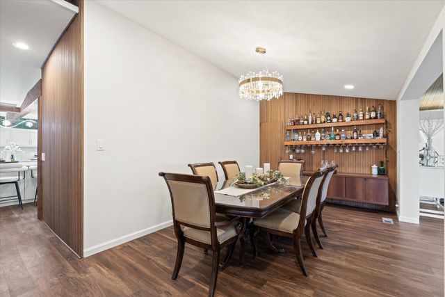 2330 N Pine Center Drive, West Bloomfield, MI 48323