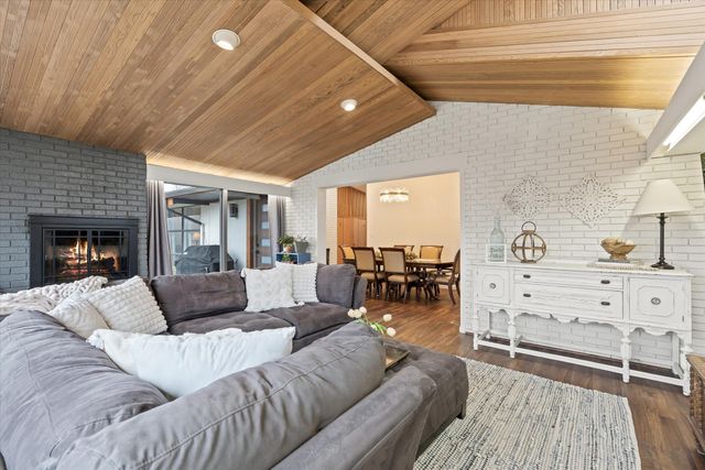 2330 N Pine Center Drive, West Bloomfield, MI 48323