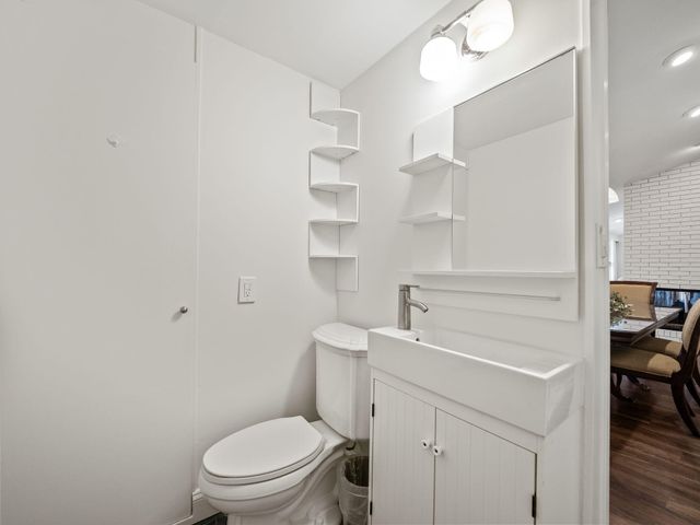 2330 N Pine Center Drive, West Bloomfield, MI 48323