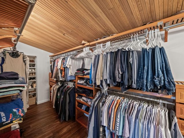 2330 N Pine Center Drive, West Bloomfield, MI 48323