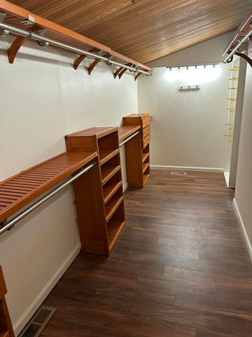 2330 N Pine Center Drive, West Bloomfield, MI 48323