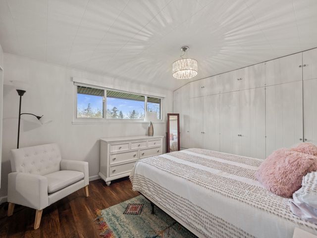 2330 N Pine Center Drive, West Bloomfield, MI 48323