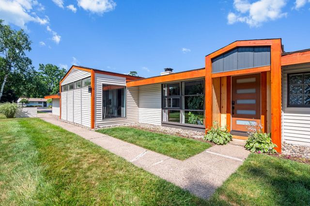 2330 N Pine Center Drive, West Bloomfield, MI 48323