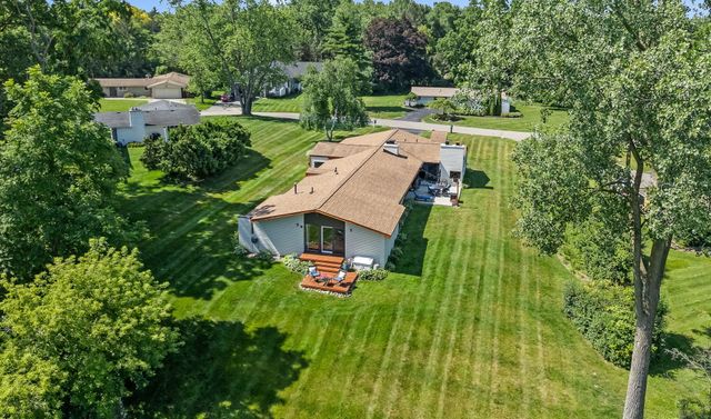 2330 N Pine Center Drive, West Bloomfield, MI 48323